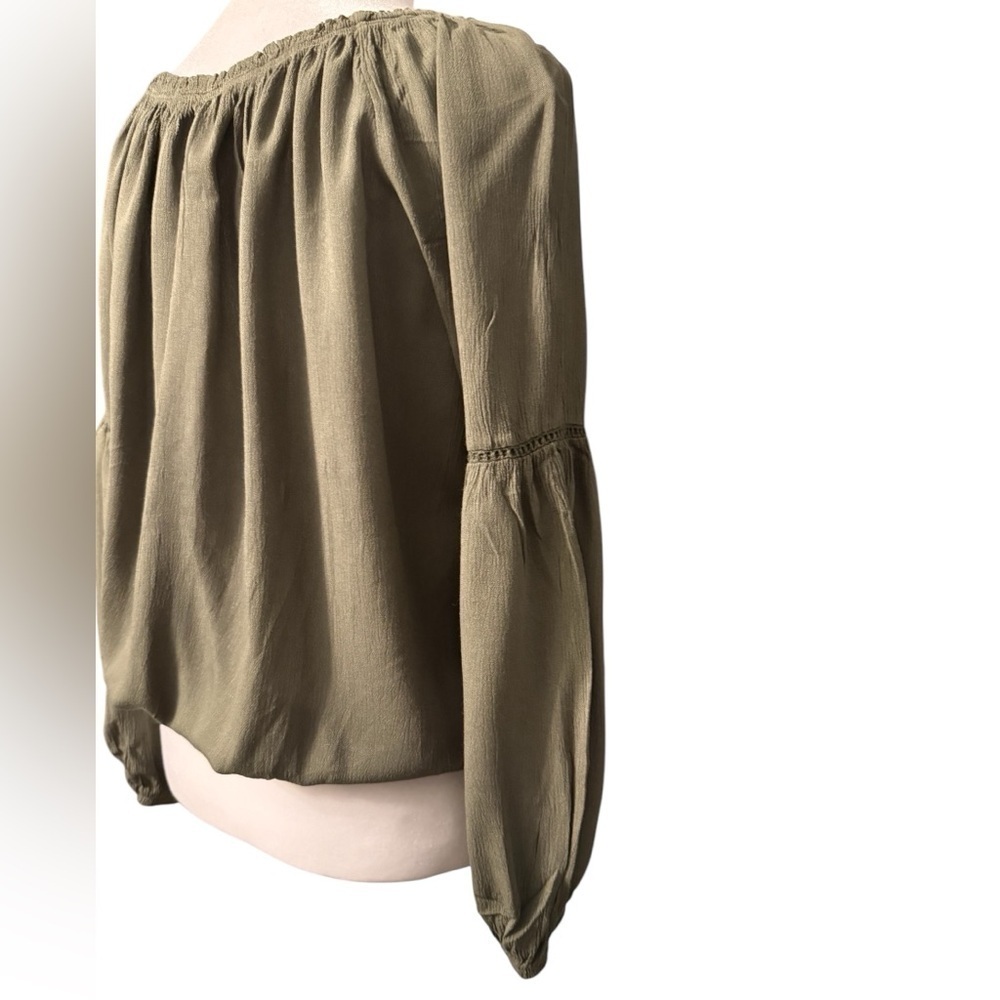 Charlotte Russe army green Boho top elastic at neck cuffs & waist Womens size SM - Picture 6 of 9